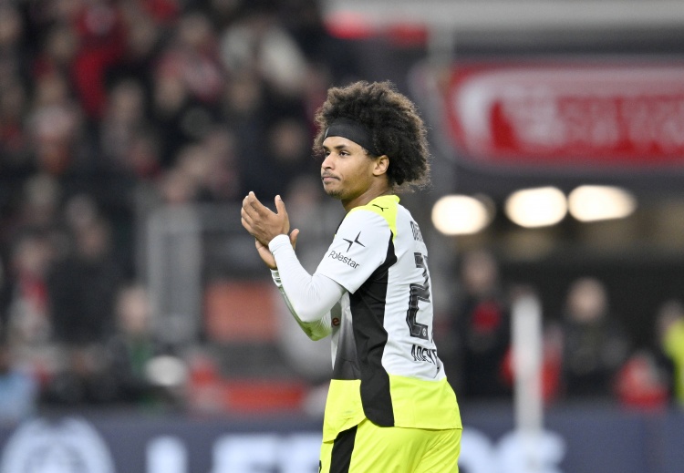 世俱杯官网-体图：多特本轮赢球后，阿德耶米在赛后一个人提前离开更衣室