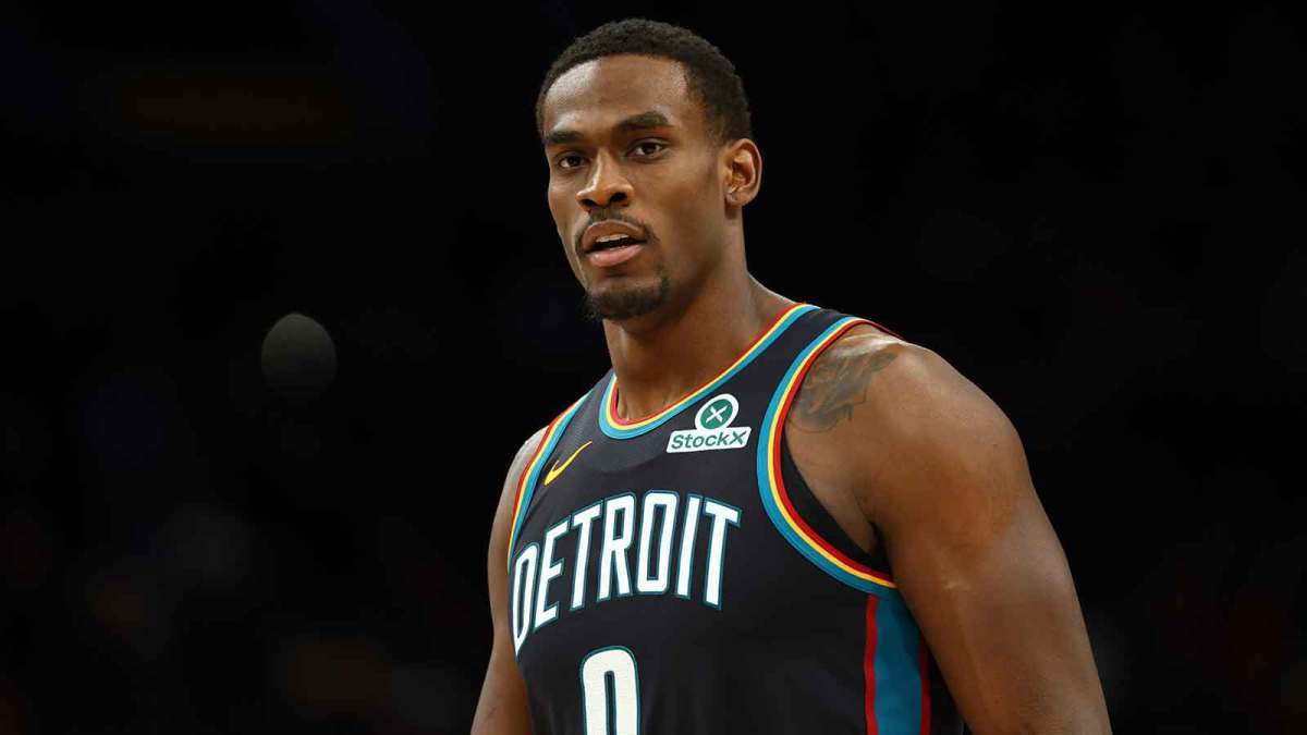 坏消息，活塞队中锋杰伦·杜伦因膝伤提前离场