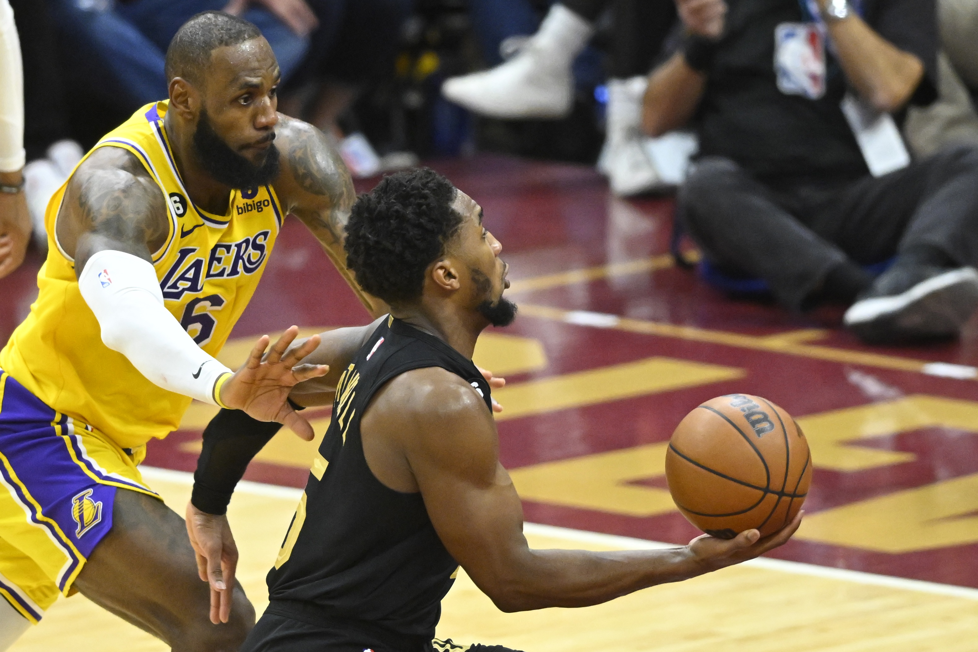 世俱杯官方-NBA彩经：湖人终结骑士连胜 爵士力拼勇士 马刺击落火箭